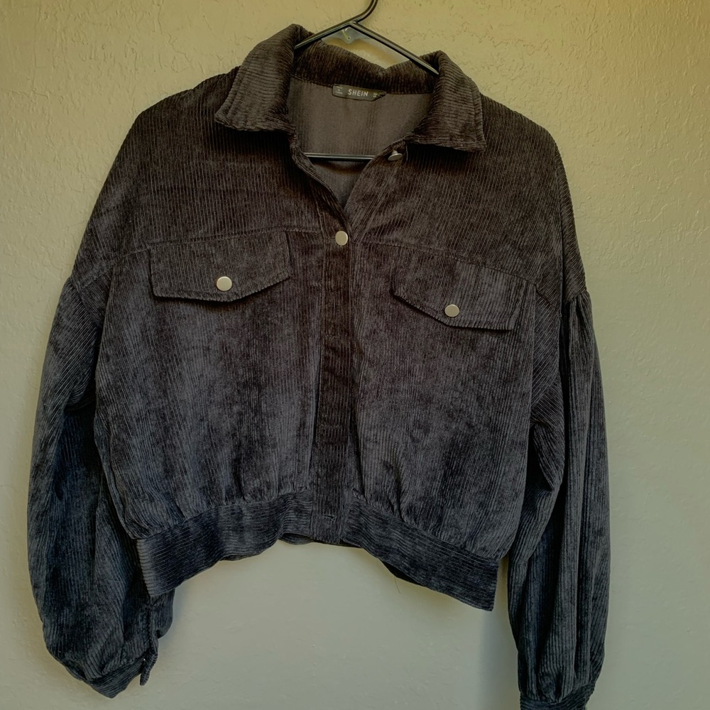 Cropped black jacket